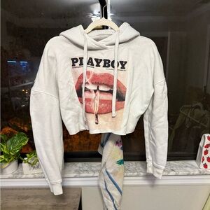 PLAYBOY White Cropped Hoodie with Red Lip Print